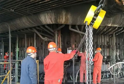 The cooling wall of blast furnace is repaired by Chenghua hoist hoist